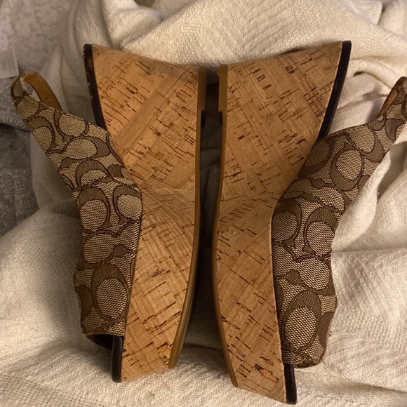 Coach Platforms - Picture 2 of 5